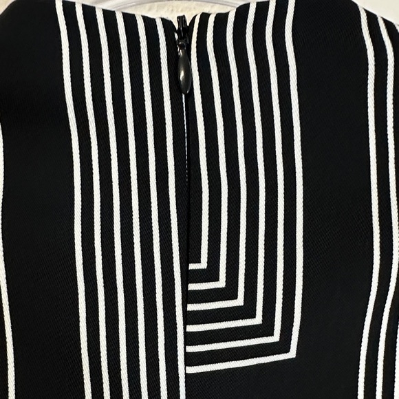 H&M Draped Twill Geometric Print Dress Size M Modern Chic - Picture 7 of 7